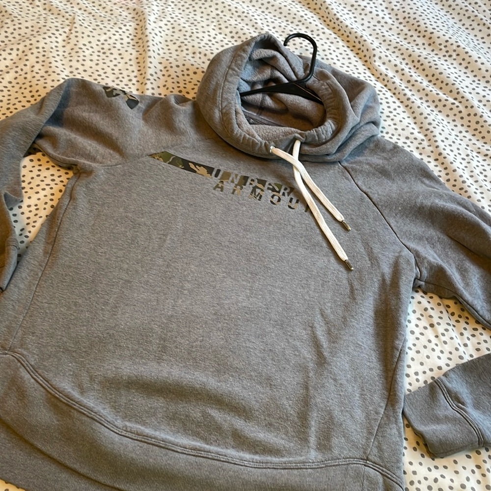 Under Armour sweatshirt